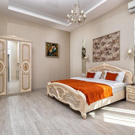 2 Bedroom Apartment Tykha Street City Center With Parking Place Lvov Exteriér fotografie