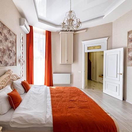 2 Bedroom Apartment Tykha Street City Center With Parking Place Lvov Exteriér fotografie