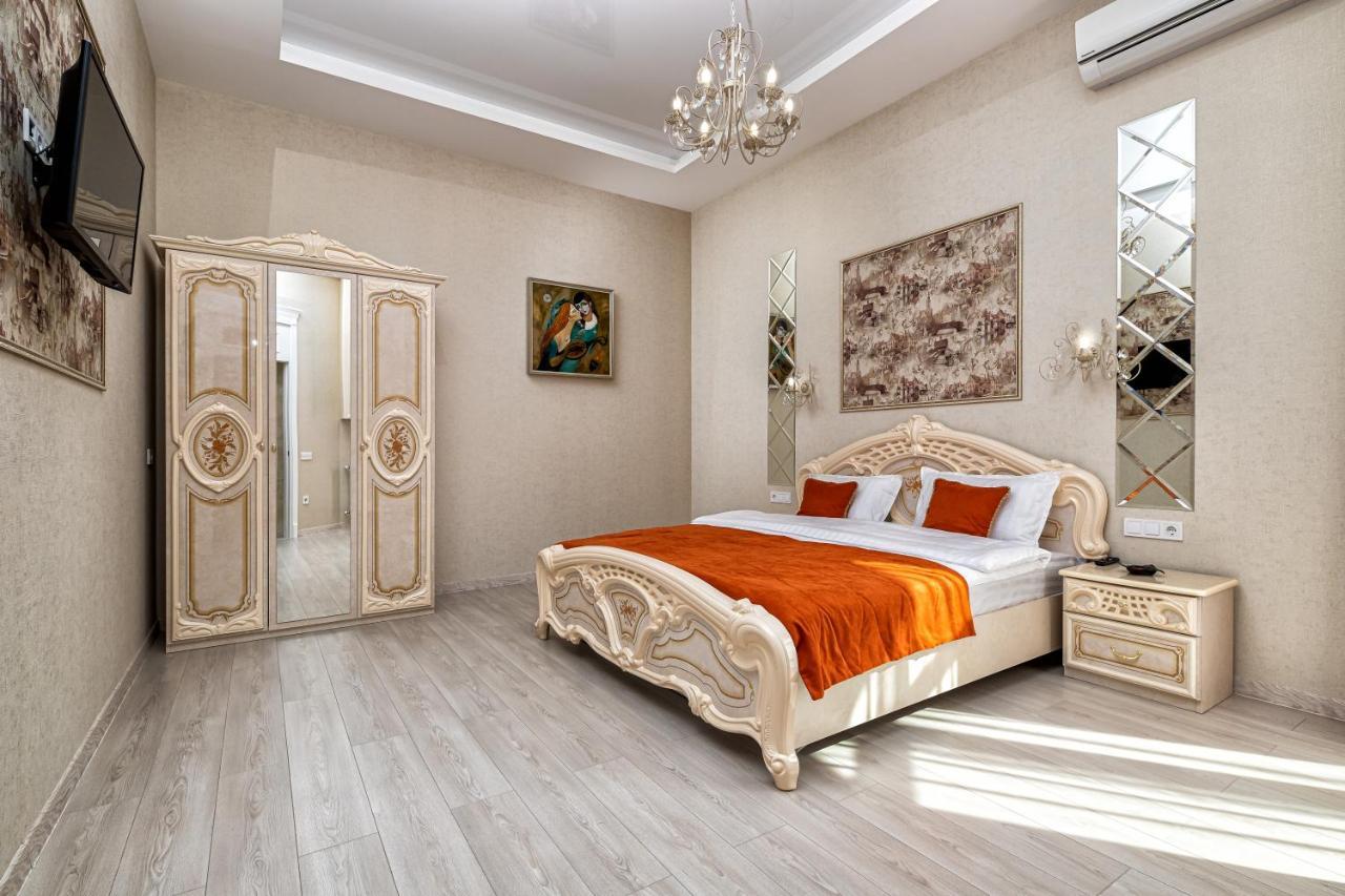 2 Bedroom Apartment Tykha Street City Center With Parking Place Lvov Exteriér fotografie