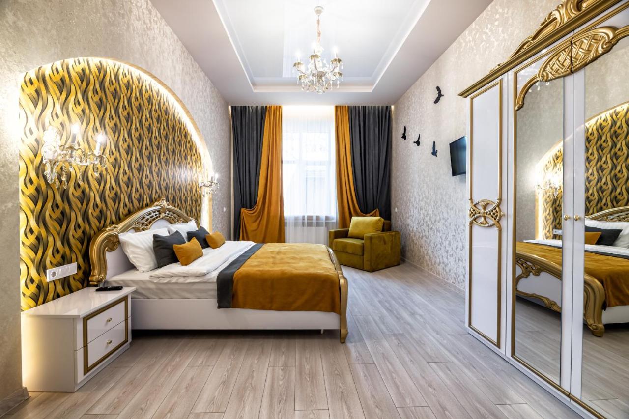2 Bedroom Apartment Tykha Street City Center With Parking Place Lvov Exteriér fotografie