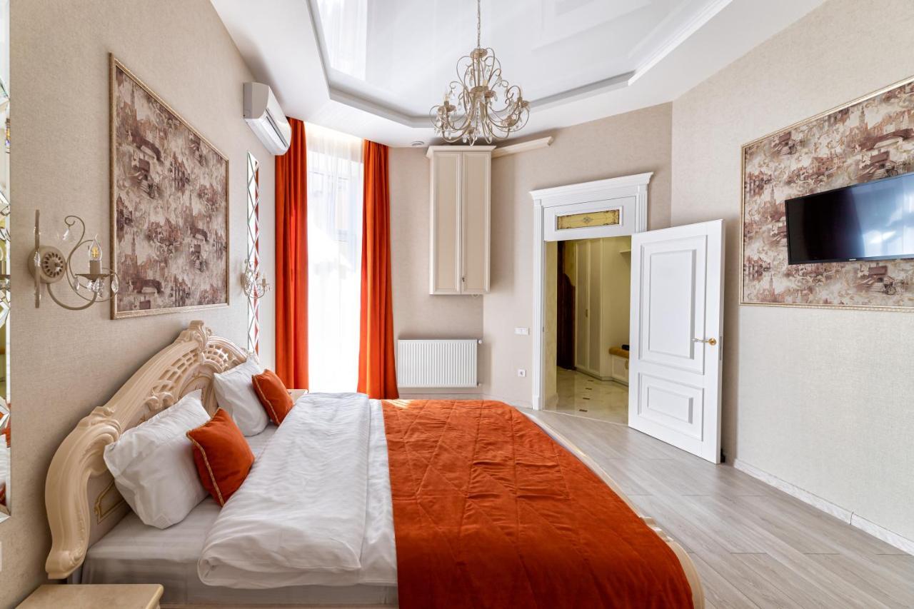 2 Bedroom Apartment Tykha Street City Center With Parking Place Lvov Exteriér fotografie