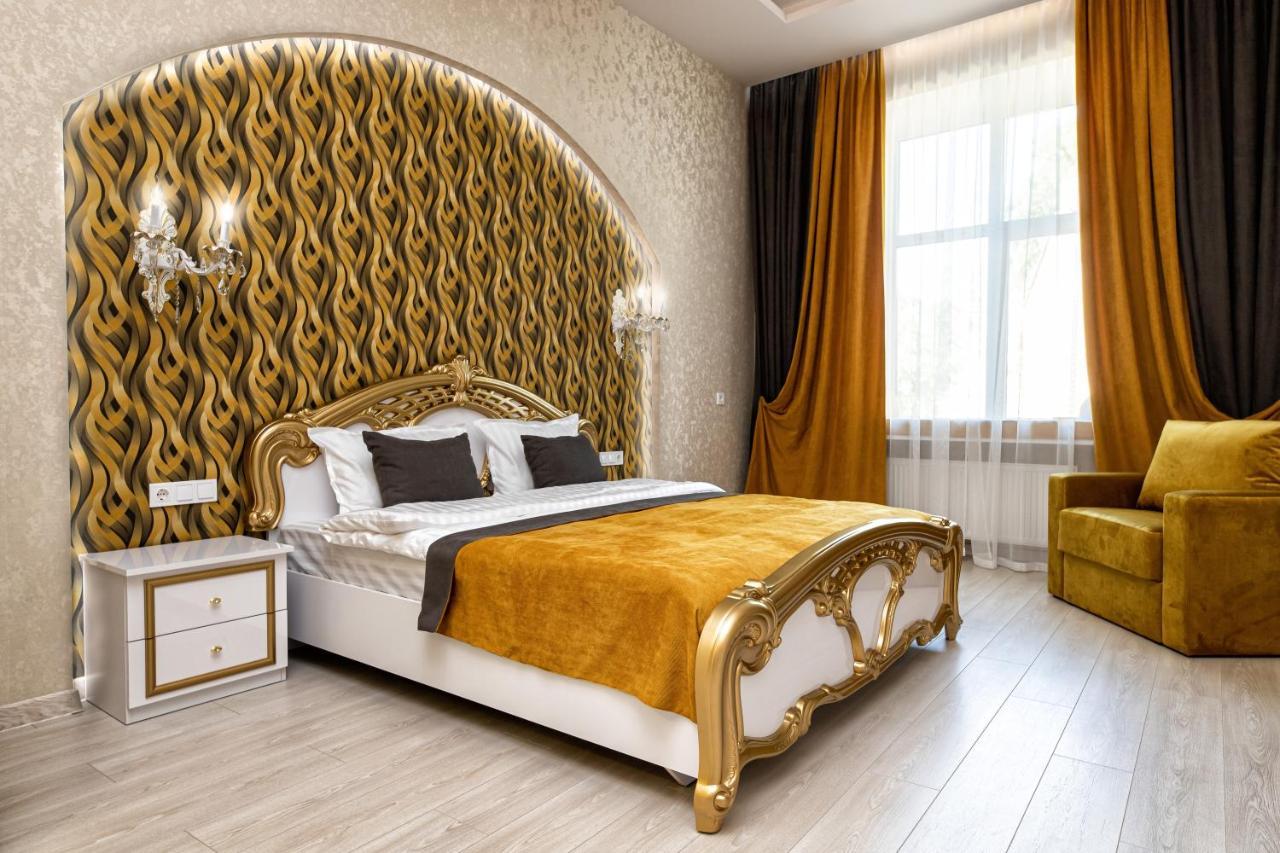 2 Bedroom Apartment Tykha Street City Center With Parking Place Lvov Exteriér fotografie