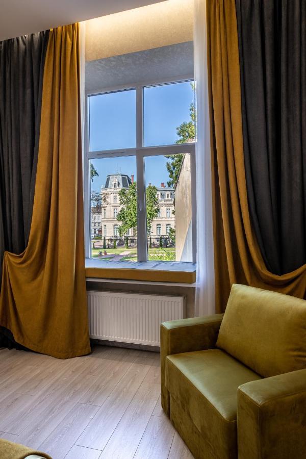 2 Bedroom Apartment Tykha Street City Center With Parking Place Lvov Exteriér fotografie