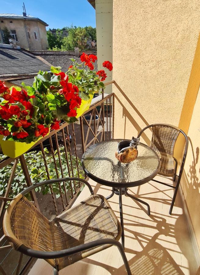 2 Bedroom Apartment Tykha Street City Center With Parking Place Lvov Exteriér fotografie