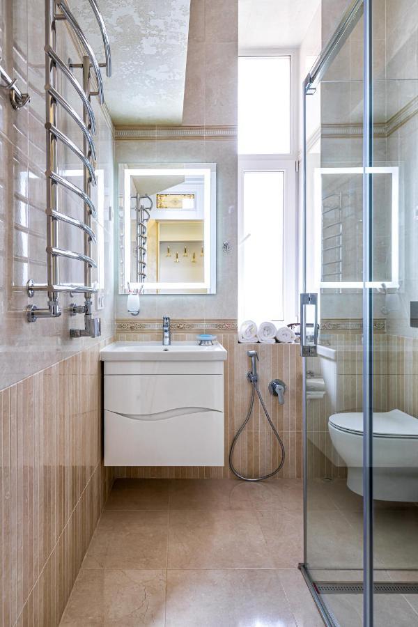 2 Bedroom Apartment Tykha Street City Center With Parking Place Lvov Exteriér fotografie