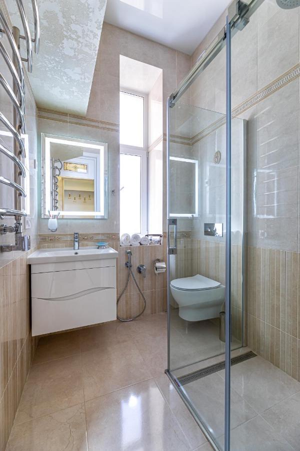 2 Bedroom Apartment Tykha Street City Center With Parking Place Lvov Exteriér fotografie