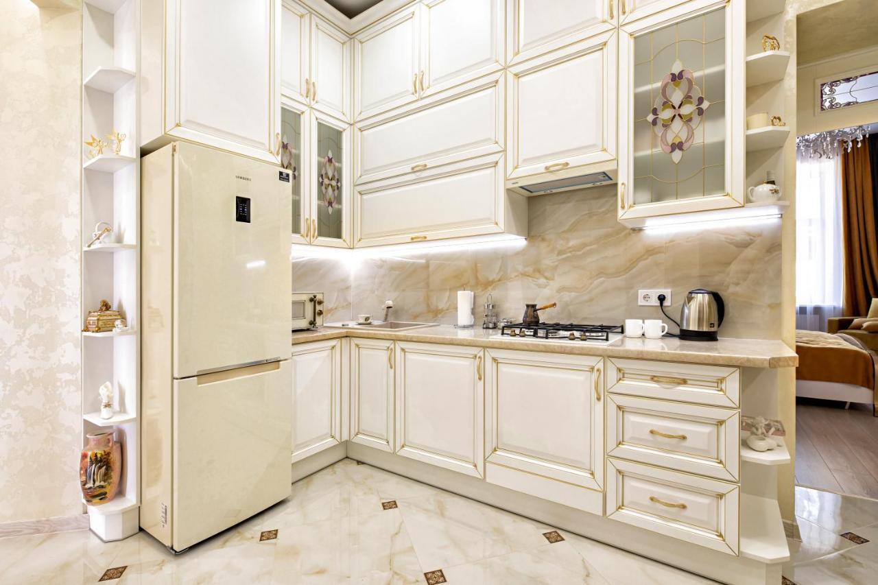 2 Bedroom Apartment Tykha Street City Center With Parking Place Lvov Exteriér fotografie