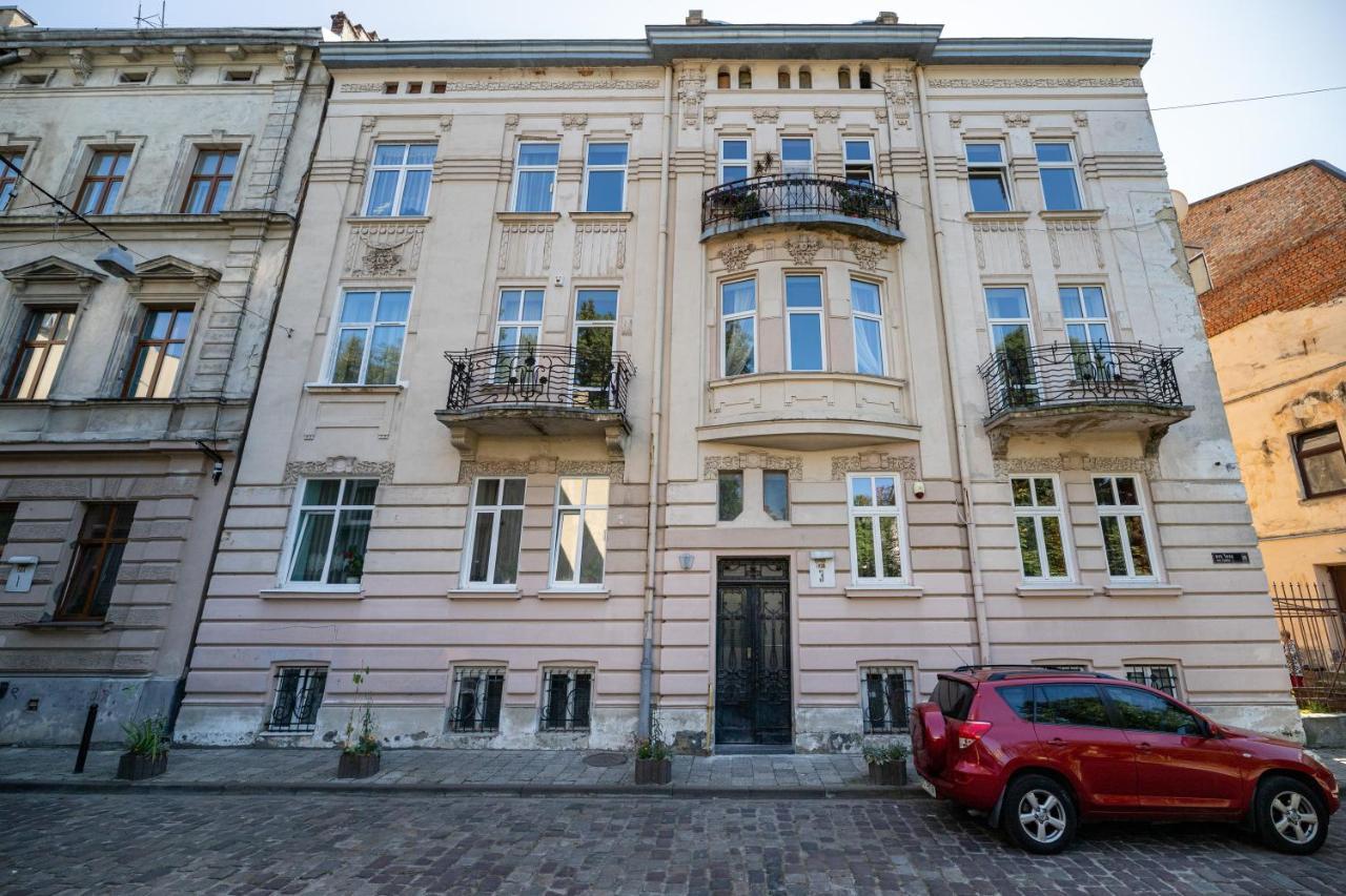 2 Bedroom Apartment Tykha Street City Center With Parking Place Lvov Exteriér fotografie