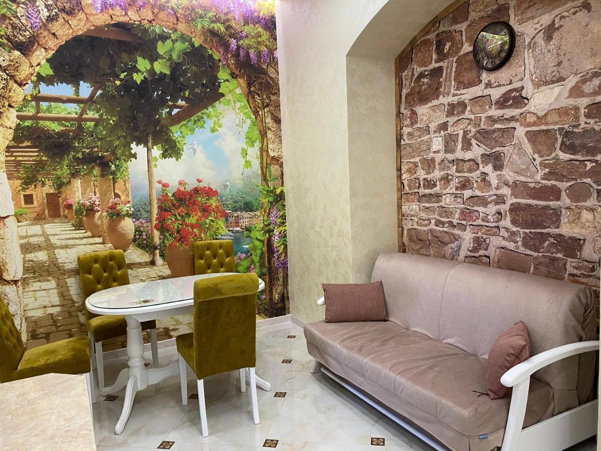 2 Bedroom Apartment Tykha Street City Center With Parking Place Lvov Exteriér fotografie